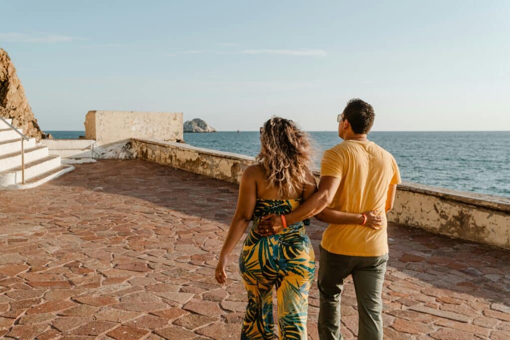 couple à la retraite profitant de leurs vacances